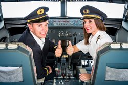 زنان خلبان های بهتری  هستند  یا مردان؟