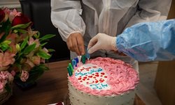 جشن تولد قهرمانان سلامت در بیمارستان + تصاویر