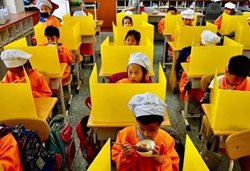 اقدام جالب پیشگیرانه تایلند برای مقابله با کرونا در مدارس + عکس