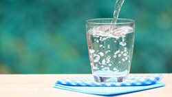 بین افطار و سحر چقدر آب بنوشیم؟