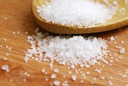 استفاده از نمک برای پوست، مو، دندان و ناخن های درخشان!