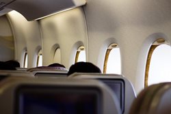 فاصله گذاری اجتماعی در پروازها برای ایرلاینها صرفه ندارد