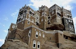 قصری چشم نواز بر بلندای صخره ای در یمن + تصاویر