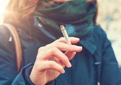 سیگار و قلیان کشیدن زنان ریسک این سرطان را بالا می برد