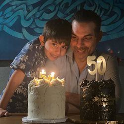 جشن تولد 50 سالگی پیمان معادی در کنار پسرش + عکس