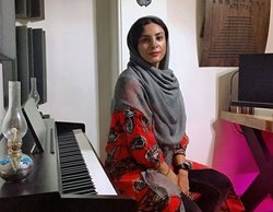 حدیثه تهرانی در کنار پیانویش + تصویر