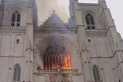 آتش سوزی در کلیسای 500 ساله شهر نانت
