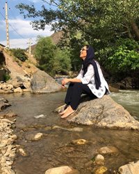 مونا فرجاد و حس خوبش در کنار رودخانه + عکس