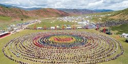 جشن سنتی دایره وار تبتی + عکس
