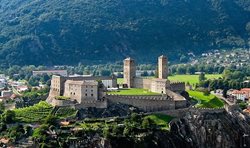 مشهورترین قلعه های تاریخی سوئیس + تصاویر