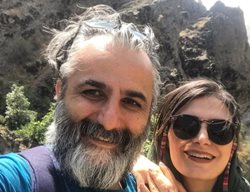 کوهنوردی خانم مجری با همسرش + عکس