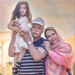 محمود پاک نیت و همسرش همراه نوه + عکس