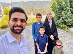 گشت و گذار وزیر جوان همراه خانواده اش + عکس