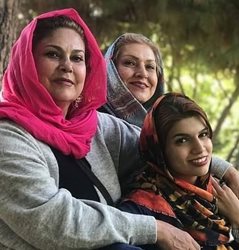 مهرانه مهین ترابی و خواهر و خواهرزاده اش + عکس