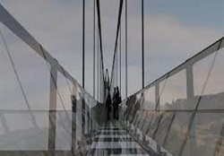 چالش های نگهداری از اولین پل معلق تمام شیشه ای ایران