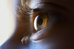 راه های پیشگیری از انتقال کرونا از طریق چشم