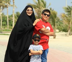 خانم مجری در کنار پسرانش + عکس