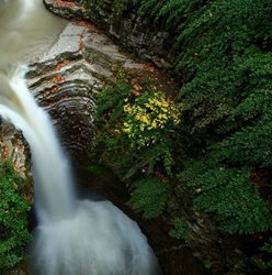 آبشار زیبا و مرتفع گیلان + عکسها