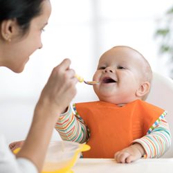 12 نکته تغذیه ای برای 6 ماهگی دوم نوزاد