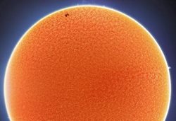 تصویری دیدنی از جابجایی ایستگاه فضایی بین المللی از مقابل خورشید