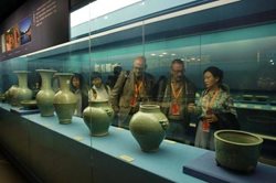 سلادون های تاریخی از چین به موزه مادر برگشتند