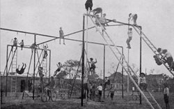 زمین بازی کودکان در تگزاس سال 1900 + عکس