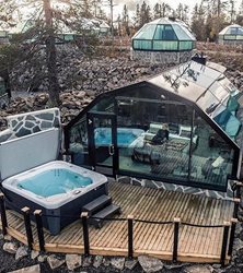 هتل شیشه ای به سبک خانه اسکیموها در فنلاند + عکسها