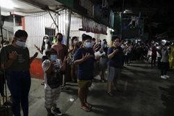 مراسم دعای مسیحیان فیلیپین برای پایان کرونا + تصاویر
