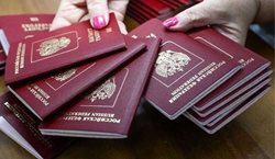 آشنایی با دلیل تفاوت رنگ پاسپورت  ها در جهان