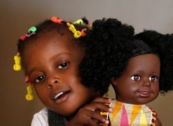 تولید عروسک های سیاهپوست برای کودکان سیاهپوست + عکسها