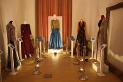 آشنایی کوتاه با موزه پارچه و لباس های سلطنتی نیاوران