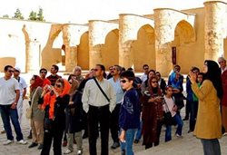 بررسی چشم انداز صنعت گردشگری در ایران
