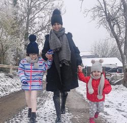 عکس جذاب زمستانی خانواده شاهرخ استخری