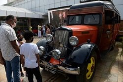 نمایشگاه خودروهای قدیمی در هند + عکسها