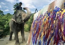 فیل هایی که نقاشی می کشند + تصاویر