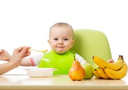 از چند ماهگی به کودک میوه بدهیم؟