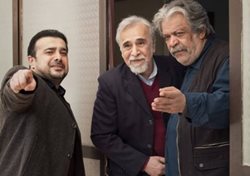 عکس سپند امیر سلیمانی با پدرانش در سریال «باخانمان»