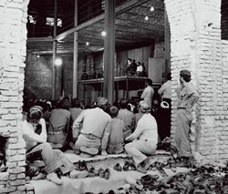 عکسی تاریخی از حسینیه جماران