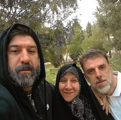 زنده یاد علی انصاریان در کنار مادر و برادرش + عکس