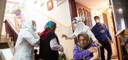 تزریق واکسن کرونا برای سالمندان در خراسان رضوی + عکسها
