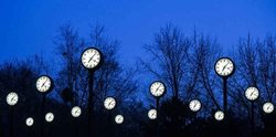ساعت های هنری نصب شده در پارک آلمان + عکس
