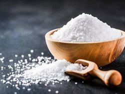 تفاوت نمک دریا و نمک معمولی چیست؟