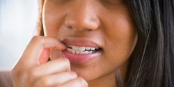 عادت های بدی که به دندان ها صدمه می زنند