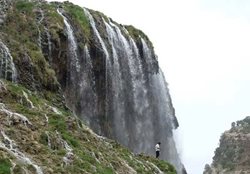 آبشاری زیبا و دیدنی که در کهگیلویه و بویراحمد قرار دارد
