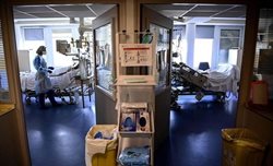 بخش مراقبت های ویژه کووید 19 در بیمارستان آنتونی پاریس + عکس