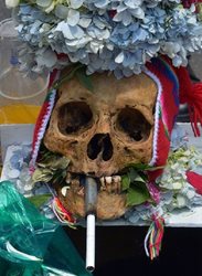 جشن روز جمجمه برای قدردانی از مردگان در بولیوی + عکسها