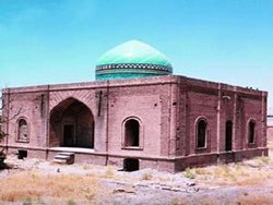 دیوارهای اطراف مقبره رئیس المجاهدین مرمت شدند