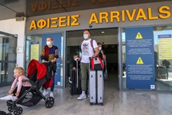 یونان رسما به روی گردشگران بازگشایی شد