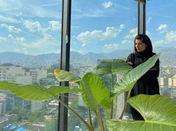 تصویری زیبا از لیلا حاتمی در آسمان خراش