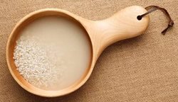 5 فایده آب برنج برای مو و پوست